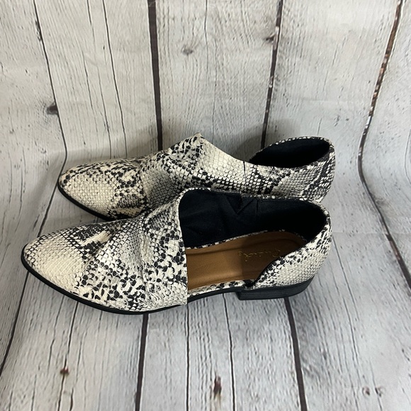 Cupid faux snakeskin flats NWOT - Picture 3 of 5